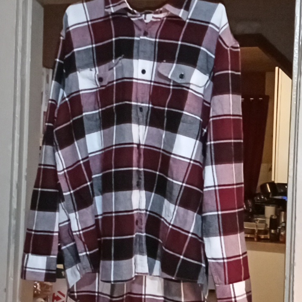 American eagle burgundy and black flannel shirt nwot🔥🔥🔥